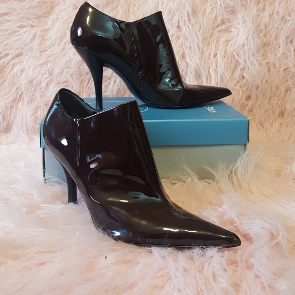 NWOT Nine West Pointy Toe Booties